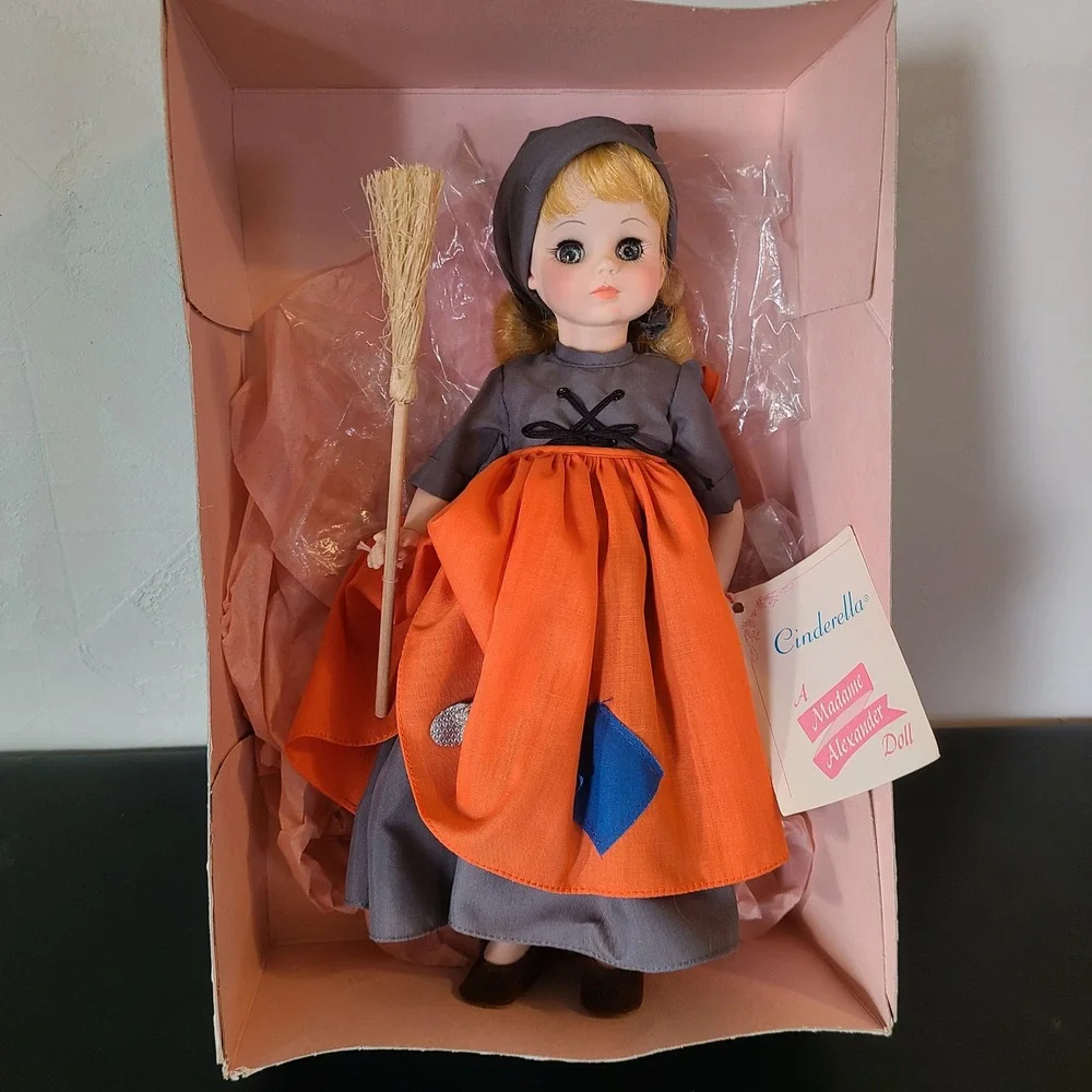 Madame Alexander Cinderella Poor Girl Doll Girl 8in Grey/Orange‎ Vintage